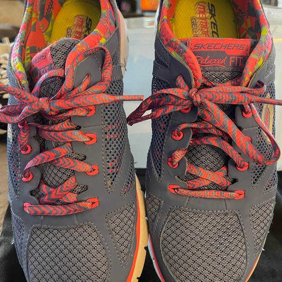 SKETCHERS 8.5 COMFORT FIT GEL INFUSED MEMORY FOAM COLORFUL LIKE NEW WORE 1INSIDE - Picture 7 of 15